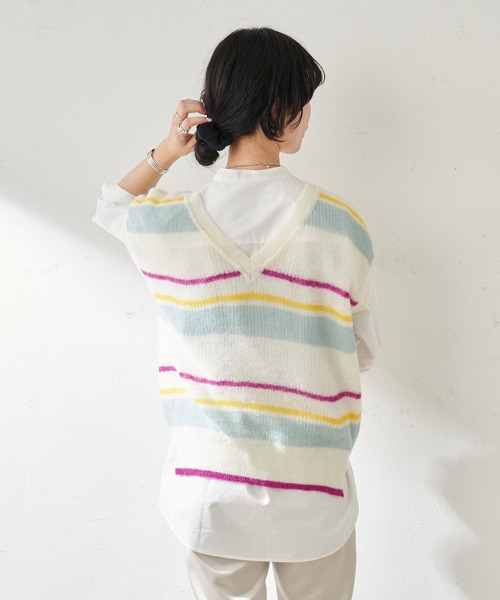 SHENERY(シーナリー)の「マルチボーダーニットベスト(ニット/セーター・レディース・オフホワイト/ブルー・FREE)」の21枚目の写真