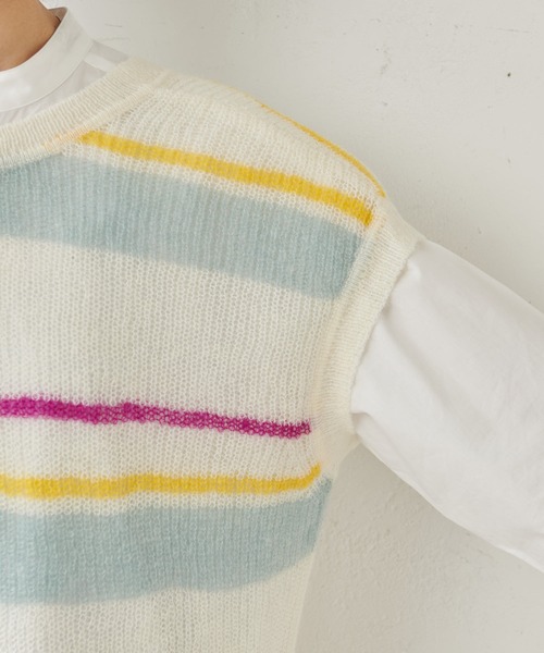 SHENERY(シーナリー)の「マルチボーダーニットベスト(ニット/セーター・レディース・オフホワイト/ブルー・FREE)」の12枚目の写真