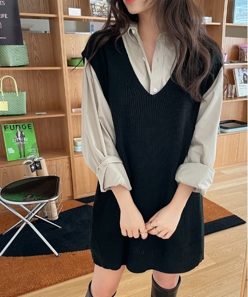chuu（チュー）の「CHUU ニットVネックdress（ワンピース・レディース・ベージュ/ブラック・FREE）」の2枚目の写真