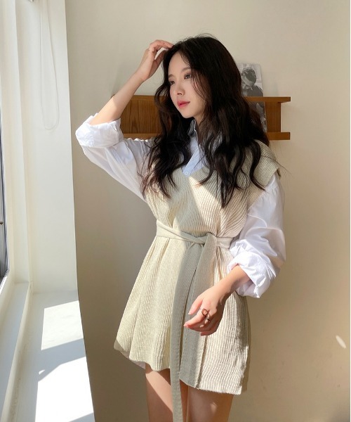 chuu（チュー）の「CHUU ニットVネックdress（ワンピース・レディース・ベージュ/ブラック・FREE）」の5枚目の写真