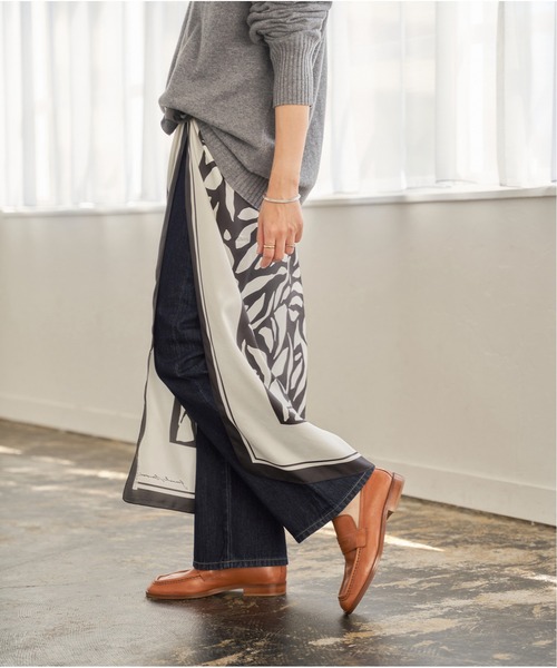 JOURNAL STANDARD（ジャーナルスタンダード）の「大判シルクスカーフ◆（ストール/ショール・レディース・グリーン系その他/ブルー/ブラック系その他・ﾌﾘ-）」の2枚目の写真