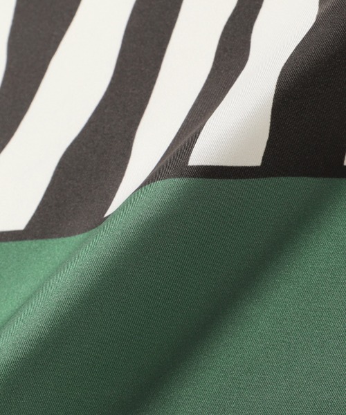 JOURNAL STANDARD（ジャーナルスタンダード）の「大判シルクスカーフ◆（ストール/ショール・レディース・グリーン系その他/ブルー/ブラック系その他・ﾌﾘ-）」の17枚目の写真