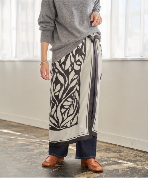 JOURNAL STANDARD（ジャーナルスタンダード）の「大判シルクスカーフ◆（ストール/ショール・レディース・グリーン系その他/ブルー/ブラック系その他・ﾌﾘ-）」の5枚目の写真