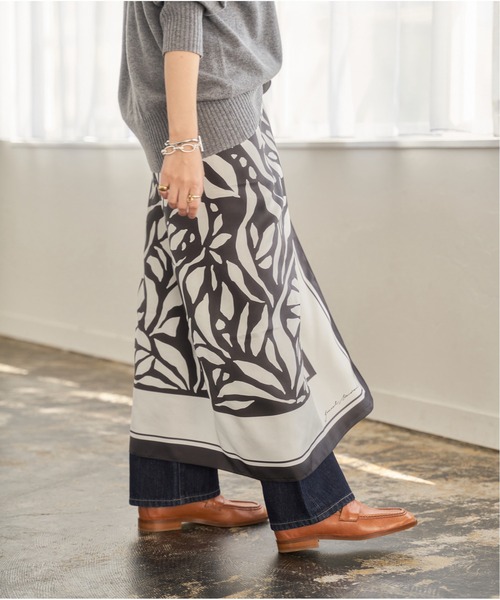 JOURNAL STANDARD（ジャーナルスタンダード）の「大判シルクスカーフ◆（ストール/ショール・レディース・グリーン系その他/ブルー/ブラック系その他・ﾌﾘ-）」の6枚目の写真