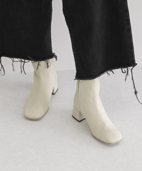 MAISON EUREKA（メゾンエウレカ）の「MAISON EUREKA　SQUARE TOE SHORT BOOTS（ブーツ・レディース・ホワイト系その他・38/36/37）」の10枚目の写真