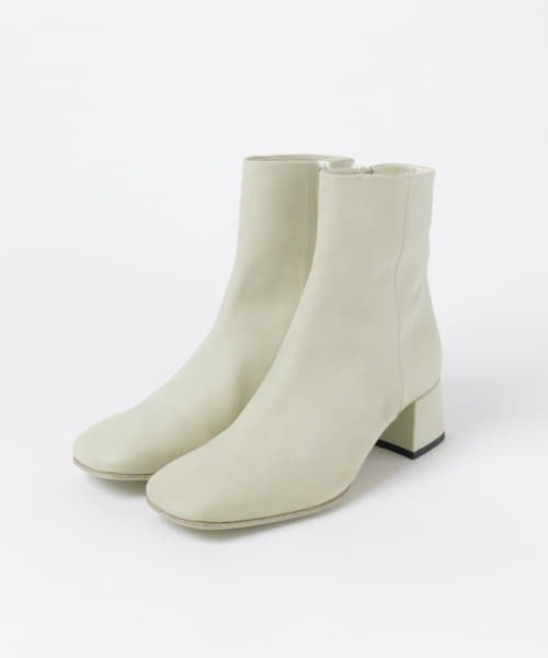 MAISON EUREKA（メゾンエウレカ）の「MAISON EUREKA　SQUARE TOE SHORT BOOTS（ブーツ・レディース・ホワイト系その他・38/36/37）」の3枚目の写真