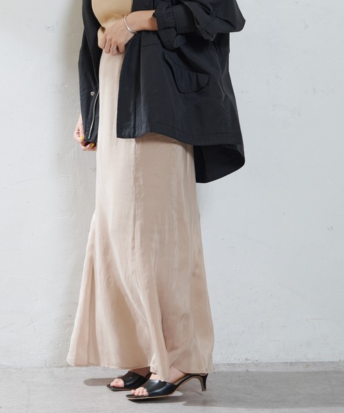 SHENERY（シーナリー）の「セミフレアナロースカート（スカート・レディース・ベージュ/ブルー・36/38）」の5枚目の写真