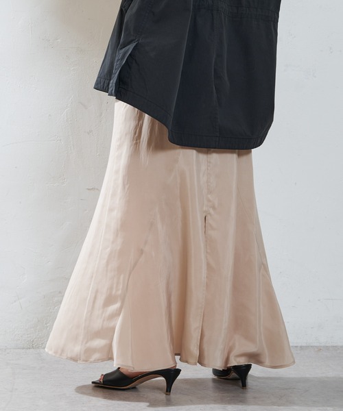 SHENERY（シーナリー）の「セミフレアナロースカート（スカート・レディース・ベージュ/ブルー・36/38）」の6枚目の写真