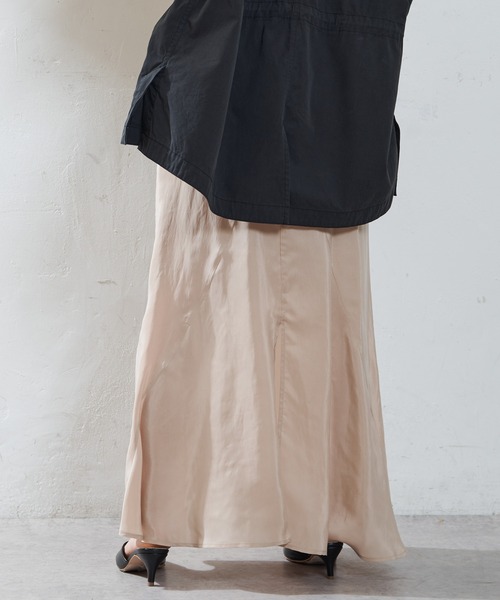 SHENERY（シーナリー）の「セミフレアナロースカート（スカート・レディース・ベージュ/ブルー・36/38）」の7枚目の写真