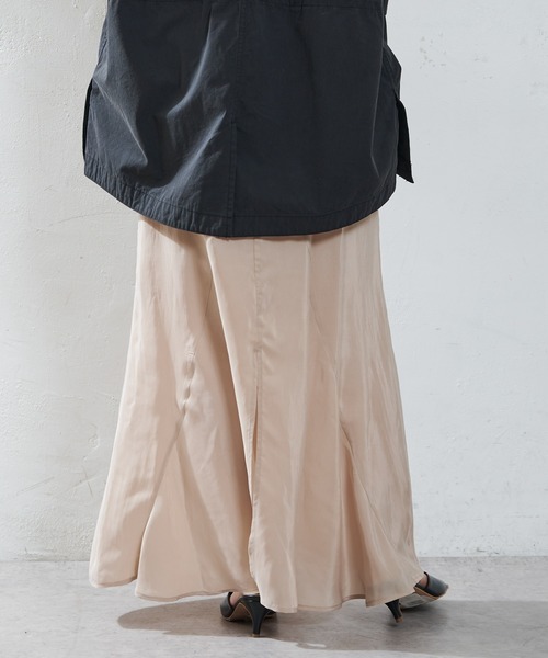 SHENERY（シーナリー）の「セミフレアナロースカート（スカート・レディース・ベージュ/ブルー・36/38）」の8枚目の写真