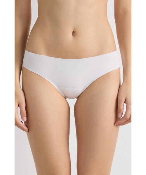 Intimissimi（インティミッシミ）の「シームレス コットン ショーツ 【売上No.1・ウェアに響きにくい・蒸れにくい・ソフトな肌ざわり・体にフィット】（ショーツ・レディース・ホワイト/ブラック/ベージュ/ブルー/ヘザーグレー/キナリ/ライトパープル/ミント/ライトグリーン/ピンク/スカイブルー/パープル/ライトカーキ/スモークピンク/ワインレッド/インディゴブルー/グリーン/サーモンピンク/グレイッシュブルー/アーミー/ピンクベージュ/ダークインディゴブルー/セージグリーン/ワイン/バーガンディー/チェリーピンク/ライトブルー/ライラック/カーキ・S/M/L）」の2枚目の写真