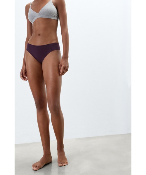 Intimissimi(インティミッシミ)の「シームレス コットン ショーツ 【売上No.1・ウェアに響きにくい・蒸れにくい・ソフトな肌ざわり・体にフィット】(ショーツ・レディース・ホワイト/ブラック/ベージュ/ブルー/ヘザーグレー/キナリ/ライトパープル/ミント/ライトグリーン/ピンク/スカイブルー/パープル/ライトカーキ/スモークピンク/ワインレッド/インディゴブルー/グリーン系その他2/サーモンピンク/グレイッシュブルー/アーミー/ピンクベージュ/ダークインディゴブルー/セージグリーン/ワイン/ワイン系1/チェリーピンク/ライトブルー/ライラック/カーキ/ブルーグリーン/マルーン/ダークパープル・S/M/L)」の21枚目の写真