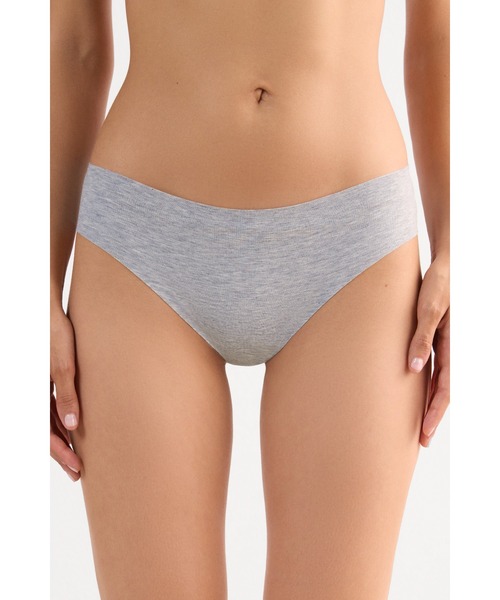 Intimissimi（インティミッシミ）の「シームレス コットン ショーツ 【売上No.1・ウェアに響きにくい・蒸れにくい・ソフトな肌ざわり・体にフィット】（ショーツ・レディース・ホワイト/ブラック/ベージュ/ブルー/ヘザーグレー/キナリ/ライトパープル/ミント/ライトグリーン/ピンク/スカイブルー/パープル/ライトカーキ/スモークピンク/ワインレッド/インディゴブルー/グリーン/サーモンピンク/グレイッシュブルー/アーミー/ピンクベージュ/ダークインディゴブルー/セージグリーン/ワイン/バーガンディー/チェリーピンク/ライトブルー/ライラック/カーキ・S/M/L）」の5枚目の写真