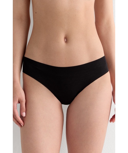 Intimissimi（インティミッシミ）の「シームレス コットン ショーツ 【売上No.1・ウェアに響きにくい・蒸れにくい・ソフトな肌ざわり・体にフィット】（ショーツ・レディース・ホワイト/ブラック/ベージュ/ブルー/ヘザーグレー/キナリ/ライトパープル/ミント/ライトグリーン/ピンク/スカイブルー/パープル/ライトカーキ/スモークピンク/ワインレッド/インディゴブルー/グリーン/サーモンピンク/グレイッシュブルー/アーミー/ピンクベージュ/ダークインディゴブルー/セージグリーン/ワイン/バーガンディー/チェリーピンク/ライトブルー/ライラック/カーキ・S/M/L）」の4枚目の写真