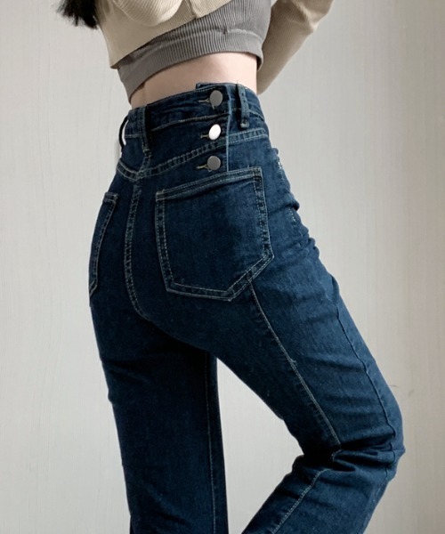 by muni:r（バイ ムニール）の「ハイウエストデニムブーツカットパンツ（デニムパンツ・レディース・ブルー/ブラック・MEDIUM/SMALL）」の13枚目の写真