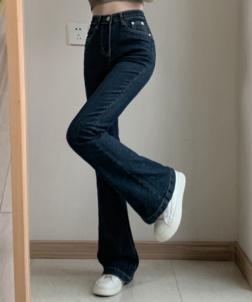 by muni:r（バイ ムニール）の「ハイウエストデニムブーツカットパンツ（デニムパンツ・レディース・ブルー/ブラック・MEDIUM/SMALL）」の7枚目の写真