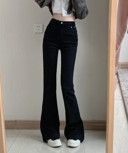 by muni:r（バイ ムニール）の「ハイウエストデニムブーツカットパンツ（デニムパンツ・レディース・ブルー/ブラック・MEDIUM/SMALL）」の3枚目の写真