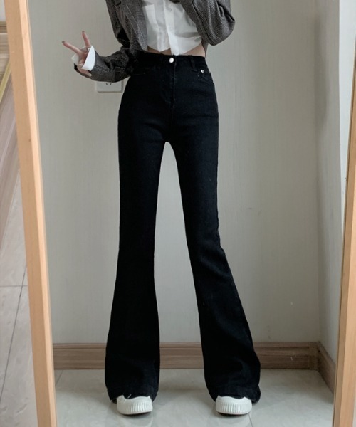 by muni:r（バイ ムニール）の「ハイウエストデニムブーツカットパンツ（デニムパンツ・レディース・ブルー/ブラック・MEDIUM/SMALL）」の6枚目の写真