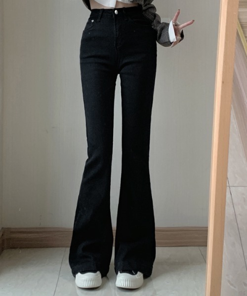 by muni:r（バイ ムニール）の「ハイウエストデニムブーツカットパンツ（デニムパンツ・レディース・ブルー/ブラック・MEDIUM/SMALL）」の8枚目の写真