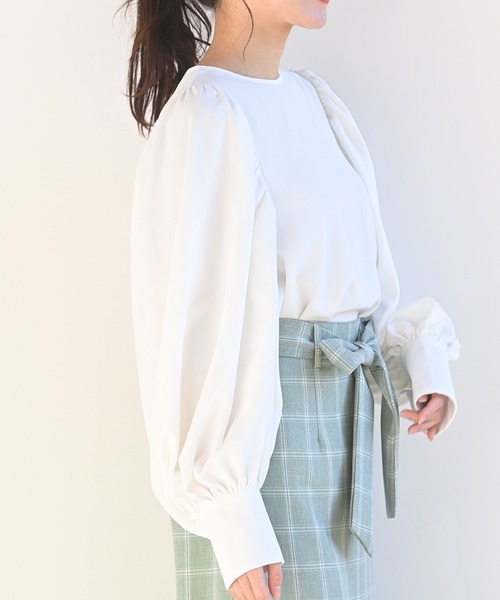 rps(アールピーエス)の「ボリュームスリーブブラウス(シャツ/ブラウス・レディース・オフホワイト/チャコールグレー/グレイッシュブルー・M)」の10枚目の写真