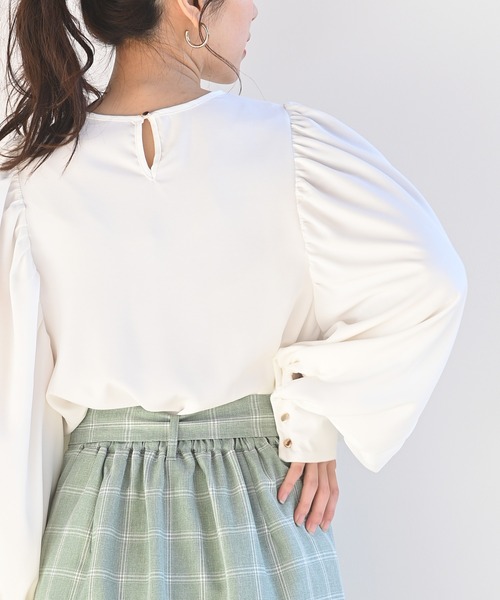 rps(アールピーエス)の「ボリュームスリーブブラウス(シャツ/ブラウス・レディース・オフホワイト/チャコールグレー/グレイッシュブルー・M)」の14枚目の写真