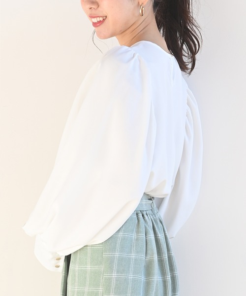 rps(アールピーエス)の「ボリュームスリーブブラウス(シャツ/ブラウス・レディース・オフホワイト/チャコールグレー/グレイッシュブルー・M)」の6枚目の写真