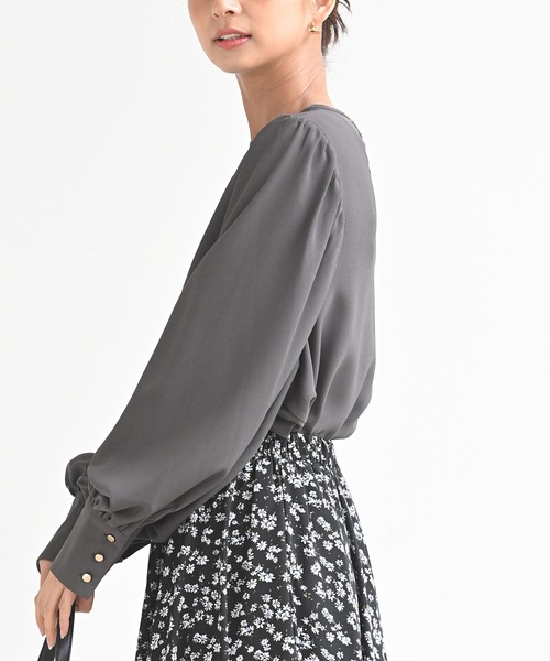 rps(アールピーエス)の「ボリュームスリーブブラウス(シャツ/ブラウス・レディース・オフホワイト/チャコールグレー/グレイッシュブルー・M)」の22枚目の写真