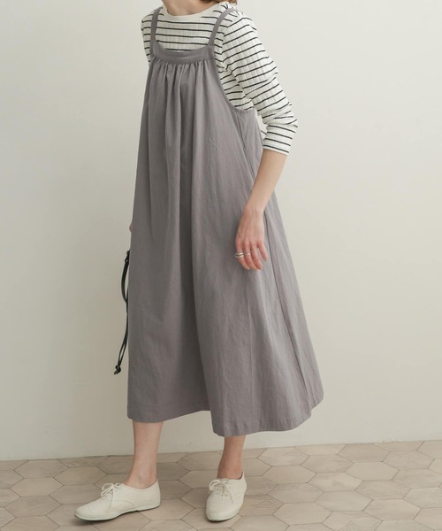 URBAN RESEARCH DOORS（アーバンリサーチドアーズ）の「コットンギャザージャンパースカート（ワンピース・レディース・ライトグレー/ブラック・1）」の4枚目の写真