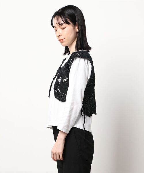 mysty woman(ミスティウーマン)の「2WAY刺繍襟ベスト 274588(ベスト・レディース・ブラック/アイボリー・FREE)」の3枚目の写真