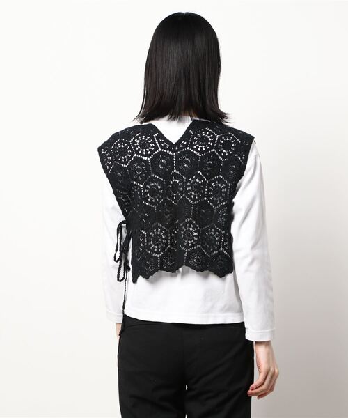 mysty woman(ミスティウーマン)の「2WAY刺繍襟ベスト 274588(ベスト・レディース・ブラック/アイボリー・FREE)」の4枚目の写真