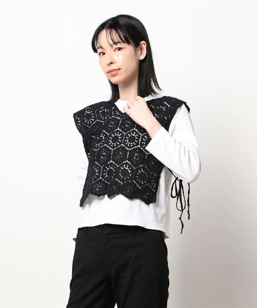 mysty woman(ミスティウーマン)の「2WAY刺繍襟ベスト 274588(ベスト・レディース・ブラック/アイボリー・FREE)」の5枚目の写真