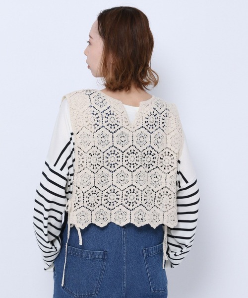 mysty woman(ミスティウーマン)の「2WAY刺繍襟ベスト 274588(ベスト・レディース・ブラック/アイボリー・FREE)」の8枚目の写真