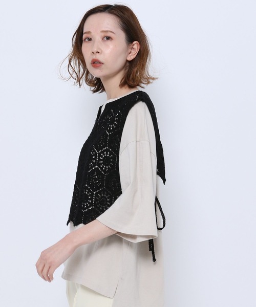 mysty woman(ミスティウーマン)の「2WAY刺繍襟ベスト 274588(ベスト・レディース・ブラック/アイボリー・FREE)」の10枚目の写真