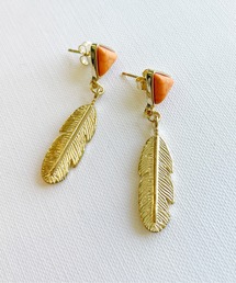 Meli rich（メリーリッチ）の「トライアングルストーン＆フェザーモチーフピアス（ピアス（両耳用））」