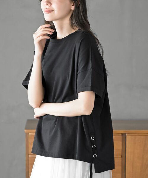 rps(アールピーエス)の「裾ボタンBIGカットTee(Tシャツ/カットソー・レディース・チャコールグレー/ブラック/オフホワイト/グレイッシュベージュ/カーキ/ブルーグリーン/ブルー・M/フリー)」の8枚目の写真