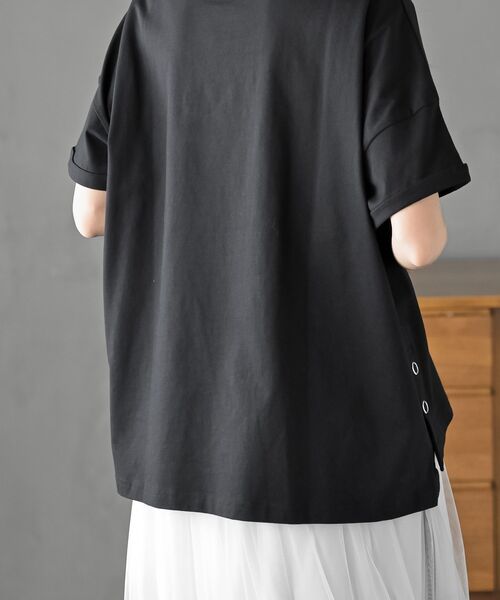 rps(アールピーエス)の「裾ボタンBIGカットTee(Tシャツ/カットソー・レディース・チャコールグレー/ブラック/オフホワイト/グレイッシュベージュ/カーキ/ブルーグリーン/ブルー・M/フリー)」の9枚目の写真