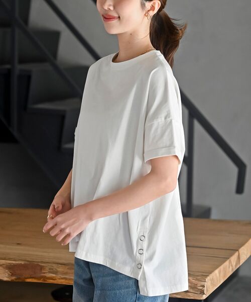 rps(アールピーエス)の「裾ボタンBIGカットTee(Tシャツ/カットソー・レディース・チャコールグレー/ブラック/オフホワイト/グレイッシュベージュ/カーキ/ブルーグリーン/ブルー・M/フリー)」の16枚目の写真