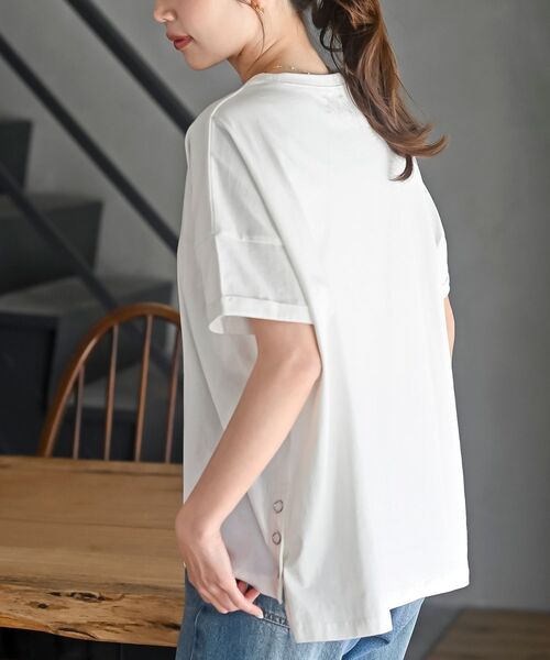 rps(アールピーエス)の「裾ボタンBIGカットTee(Tシャツ/カットソー・レディース・チャコールグレー/ブラック/オフホワイト/グレイッシュベージュ/カーキ/ブルーグリーン/ブルー・M/フリー)」の17枚目の写真