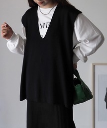 深Vネックニットベスト