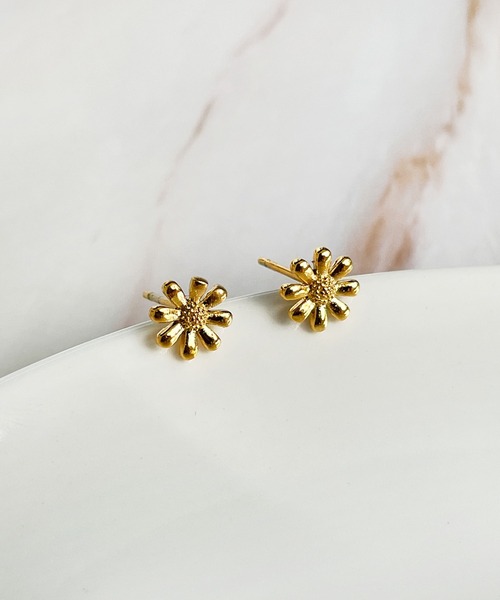 CEMONEMO（セモネモ）の「【金属アレルギー対応】 メタル デイジー ミニピアス / サージカルステンレス（ピアス（両耳用）・レディース・ゴールド/シルバー・FREE）」の5枚目の写真