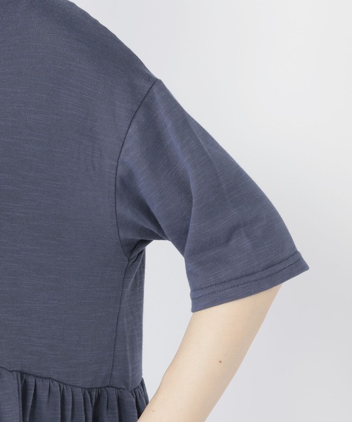 studio CLIP（スタディオクリップ）の「【WEB限定/ウォッシャブル】ギャザーカットワンピース（ワンピース・レディース・ネイビー/ブラック/グリーン/パープル・FREE）」の14枚目の写真