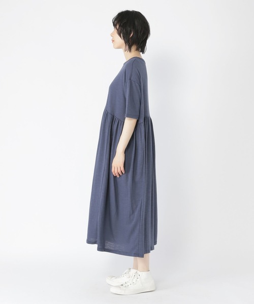 studio CLIP（スタディオクリップ）の「【WEB限定/ウォッシャブル】ギャザーカットワンピース（ワンピース・レディース・ネイビー/ブラック/グリーン/パープル・FREE）」の10枚目の写真