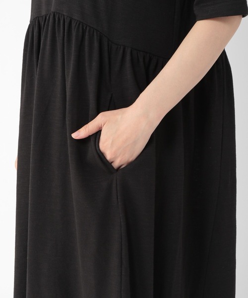 studio CLIP（スタディオクリップ）の「【WEB限定/ウォッシャブル】ギャザーカットワンピース（ワンピース・レディース・ネイビー/ブラック/グリーン/パープル・FREE）」の22枚目の写真