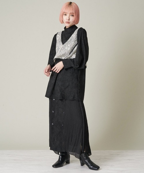 A de a.v.v（アードアー・ヴェ・ヴェ）の「レースベスト×プチハイネックスェードブラウス（Tシャツ/カットソー・レディース・ブラック/ピンク・SMALL/MEDIUM）」の13枚目の写真