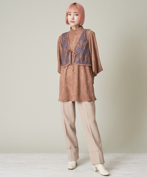 A de a.v.v（アードアー・ヴェ・ヴェ）の「レースベスト×プチハイネックスェードブラウス（Tシャツ/カットソー・レディース・ブラック/ピンク・SMALL/MEDIUM）」の7枚目の写真