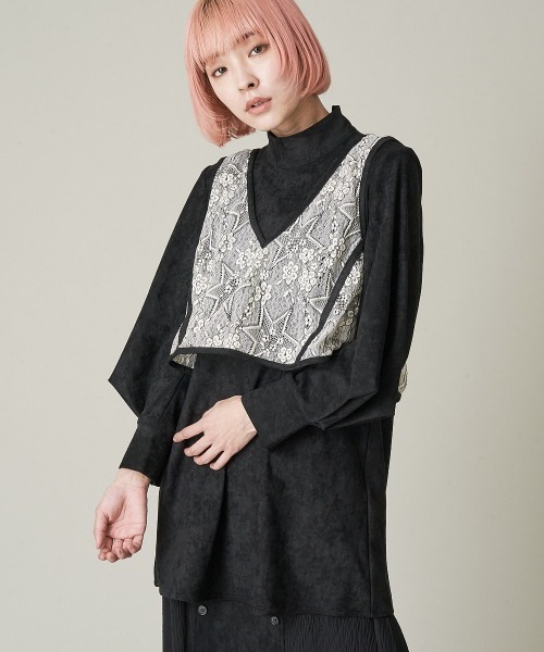 A de a.v.v（アードアー・ヴェ・ヴェ）の「レースベスト×プチハイネックスェードブラウス（Tシャツ/カットソー・レディース・ブラック/ピンク・SMALL/MEDIUM）」の15枚目の写真