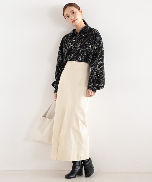 mysty woman(ミスティウーマン)の「ラインフラワービッグシャツ 162700(シャツ/ブラウス・レディース・ブラック/オフホワイト・FREE)」の4枚目の写真