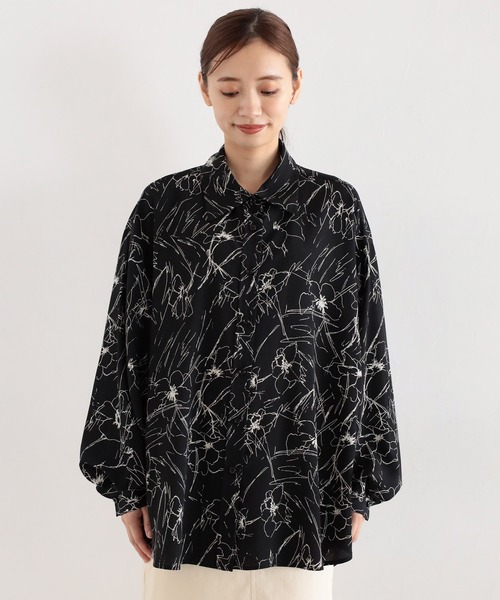 mysty woman(ミスティウーマン)の「ラインフラワービッグシャツ 162700(シャツ/ブラウス・レディース・ブラック/オフホワイト・FREE)」の5枚目の写真