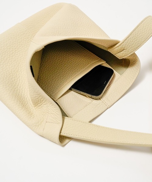 ITTI(イッチ)の「ITTI イッチ / MARY SHOULDER - PM / DIPLO SKY / マリーショルダー レザーバッグ / ITTI-BAG-099-DS(ショルダーバッグ・メンズ・ブラック/アイボリー/グレイッシュベージュ・FREE)」の16枚目の写真