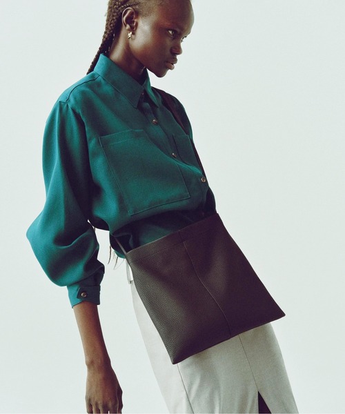 ITTI(イッチ)の「ITTI イッチ / MARY SHOULDER - PM / DIPLO SKY / マリーショルダー レザーバッグ / ITTI-BAG-099-DS(ショルダーバッグ・メンズ・ブラック/アイボリー/グレイッシュベージュ・FREE)」の5枚目の写真